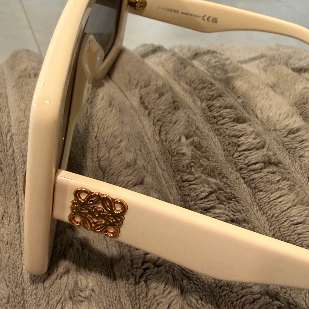 LOEWE
Chunky Anagram 140MM Mask Sunglasses - Picture 7 of 8